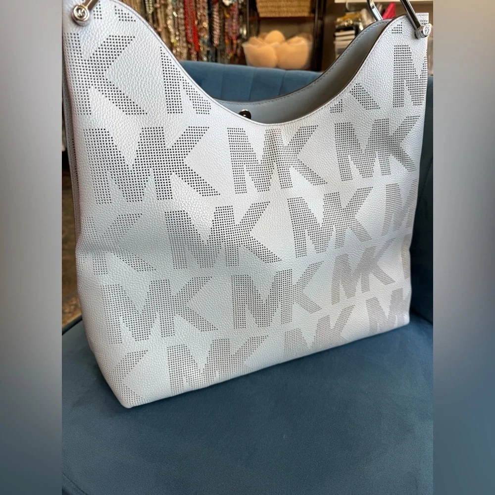 Michael Kors Joan Extra-Large Pebbled Leather Shoulder Bag – Powder Blue